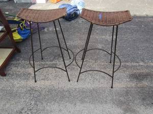 lot 114 image: 2 29 tall metal frame wicker seat barstools backless
