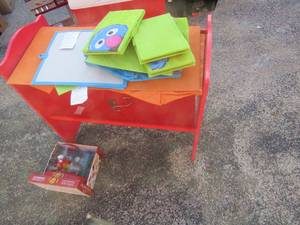 lot 117 image: Jelly bean machine brand new, 3 tier Sesame street toy box 23x25x12