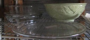 lot 122 image: kitchen lot divided dish, large green mixing bowl, pie plates and more