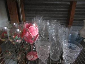 lot 124 image: various clear glass wine and tea glasses