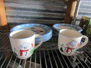 lot 128 image: salote ceramic Christmas dishes, 4 dinner plates, 2 coffee mugs, cereal bowl and 2 saucers