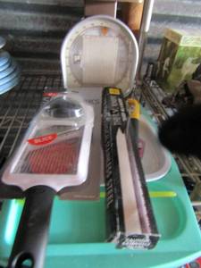 lot 130 image: pelouze model y-25 25 pound food scale, new soft works hand held slicer,new stainless steal knife, 2 kids dinner trays and more