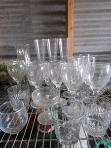 lot 136 image: large lot of long and short stem wine glasses, tall drinking glasses and more