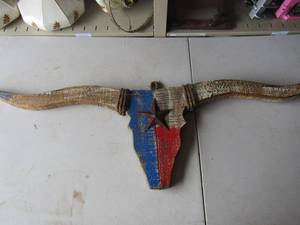 lot 26 image: WOODEN LONGHORN ART