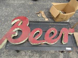 lot 143 image: Metal outdoor BEER sign 41 12