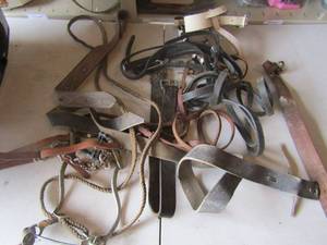 lot 20 image: HORSE TACK - various leather straps and bits for horses
