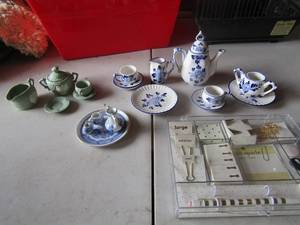 lot 167 image: 3 different mini teapot seats not all pieces are included, kate spade angenda tackle box