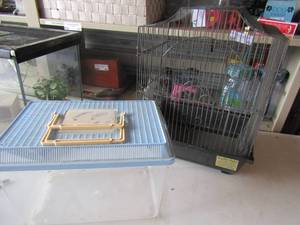 lot 17 image: Small reptile cage and a small bird cage