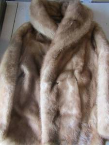 lot 190 image: Vintage Oleg Cassini Mink Jacket Designer Genuine Fur Coat Gittlemans Chestnut St., Philadelphia size unknown