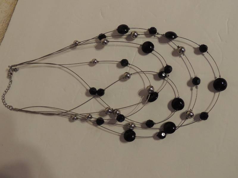 lot 98 image: JEWELRY