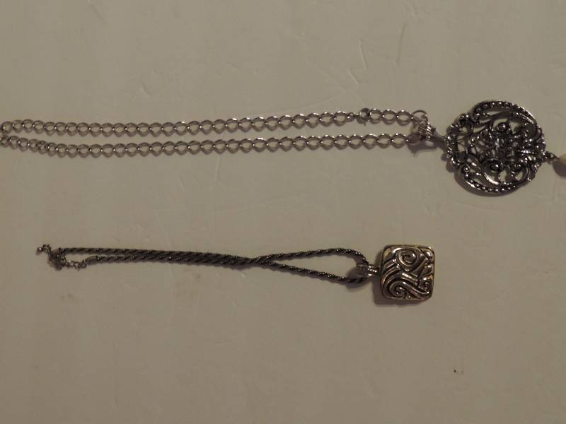 lot 97 image: JEWELRY