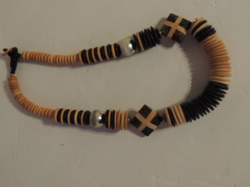 lot 95 image: JEWELRY