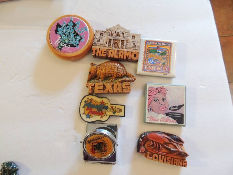 lot 82 image: MAGNETS