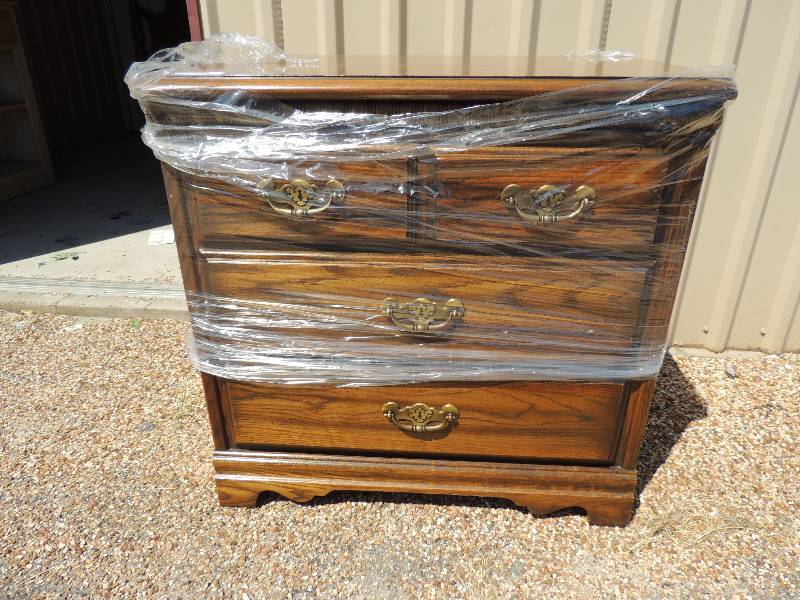 lot 77 image: Night Stand with 2 doors and 2 Draw...