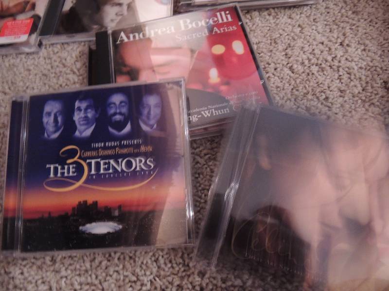 lot 164 image: 15 count of Popular Musical artists...