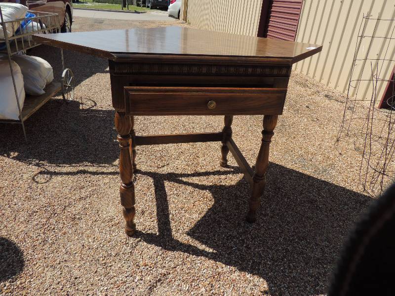 lot 179 image: corner piece to desk matches  177...