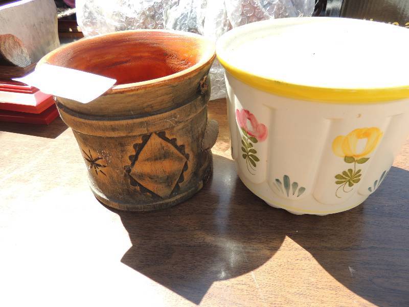 lot 199 image: hand painted Portugal planter...