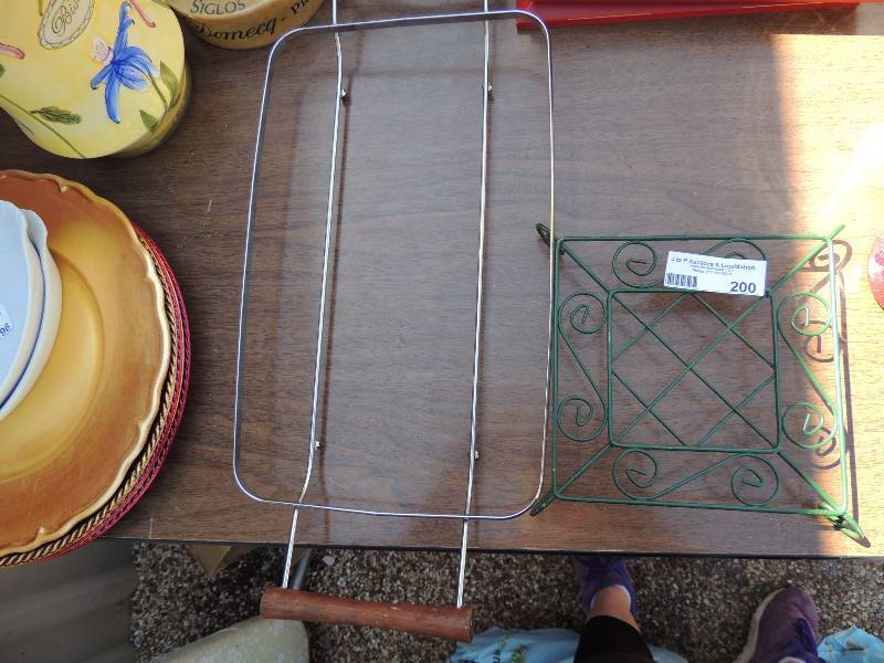 lot 200 image: Casserole Dish holder with trivet...