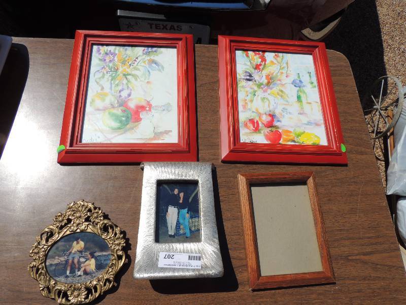 lot 207 image: 5 Picture Frames...