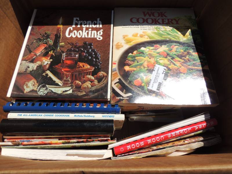 lot 214 image: Box of cookbooks...