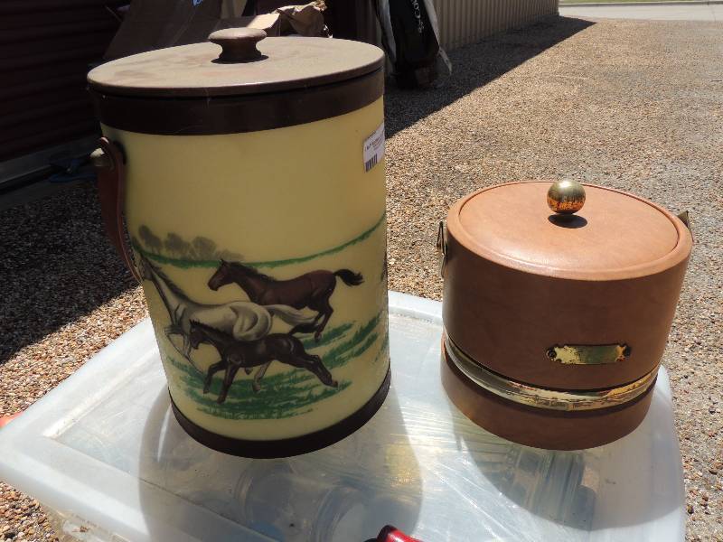 lot 221 image: Ice buckets (Horse  Derby Dcor) ...