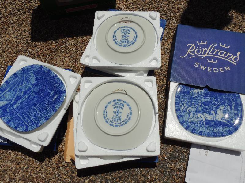 lot 226 image: Swedish blue porcelain collector pl...