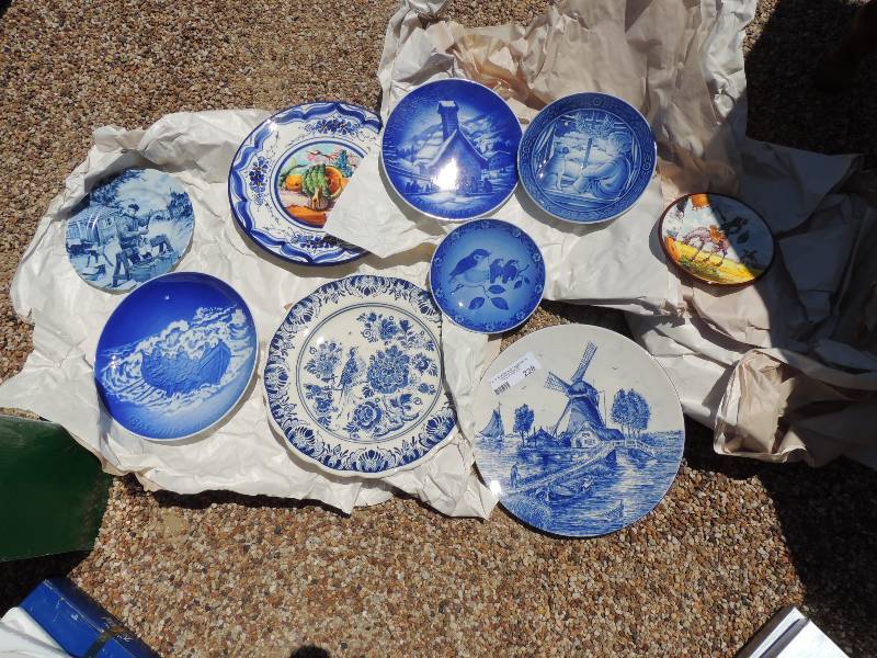 lot 228 image: Swedish blue porcelain collector pl...
