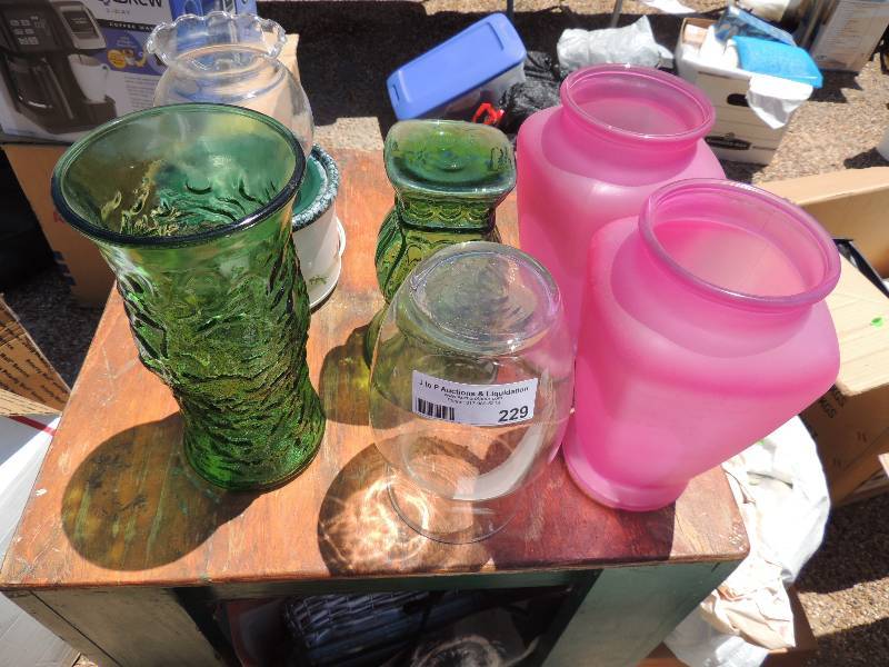 lot 229 image: 2 pink, 2 green, and 3 clear vases...