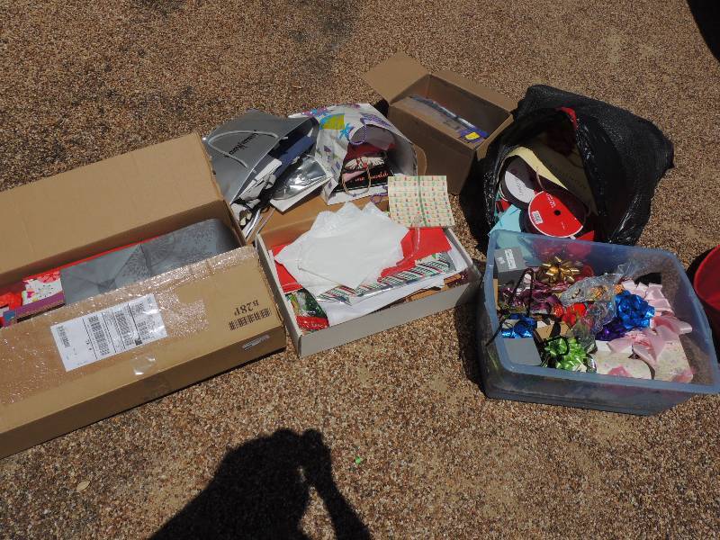 lot 231 image: large lot of Christmas wrapping - w...