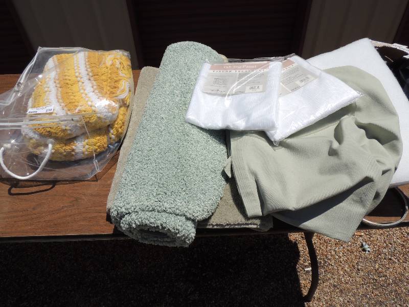 lot 238 image: Curtains and Bath Mats...