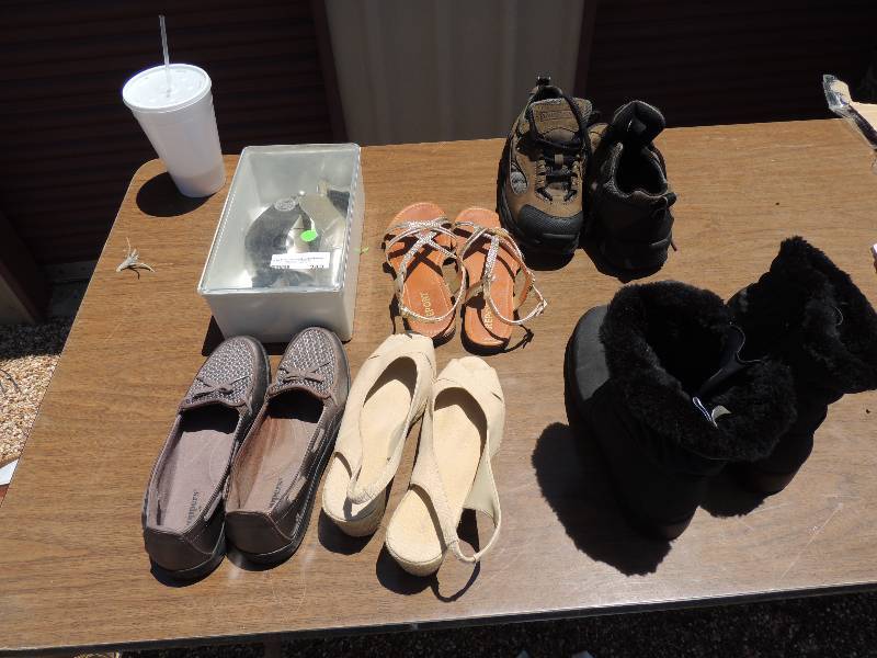 lot 242 image: 6 pairs of size 9 Lands Ends shoes...