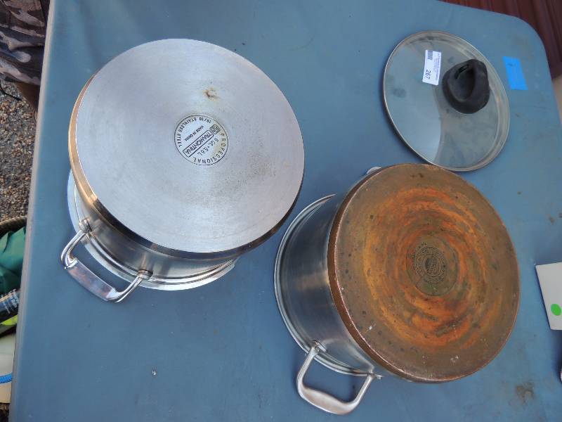 lot 267 image: Tramontina 6qt and 7.5qt pots x2...