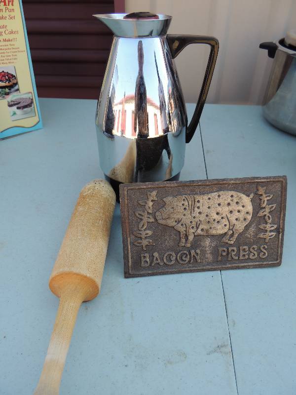lot 269 image: Pig Bacon Press, solid wood pestle ...