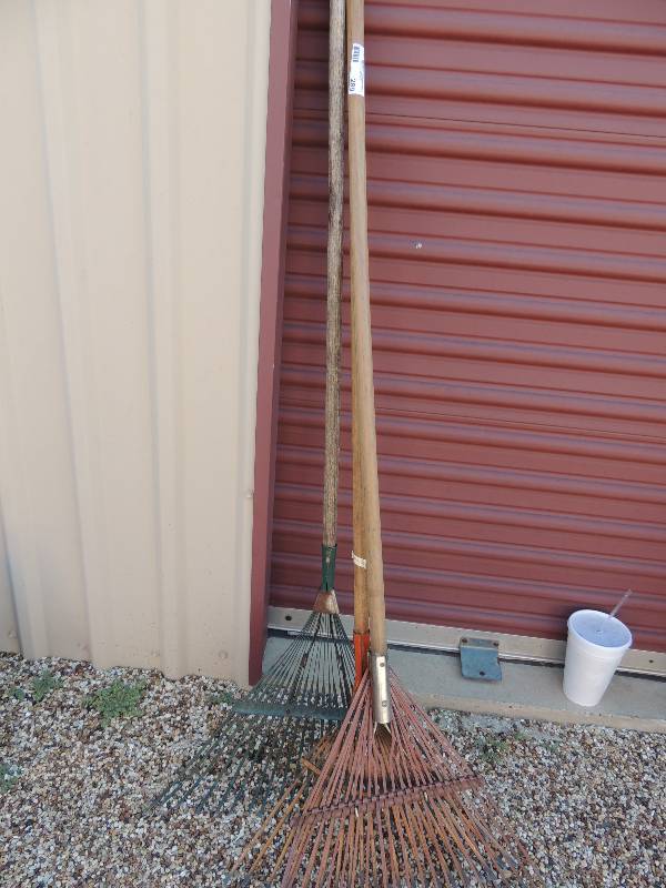lot 289 image: 3 rakes...