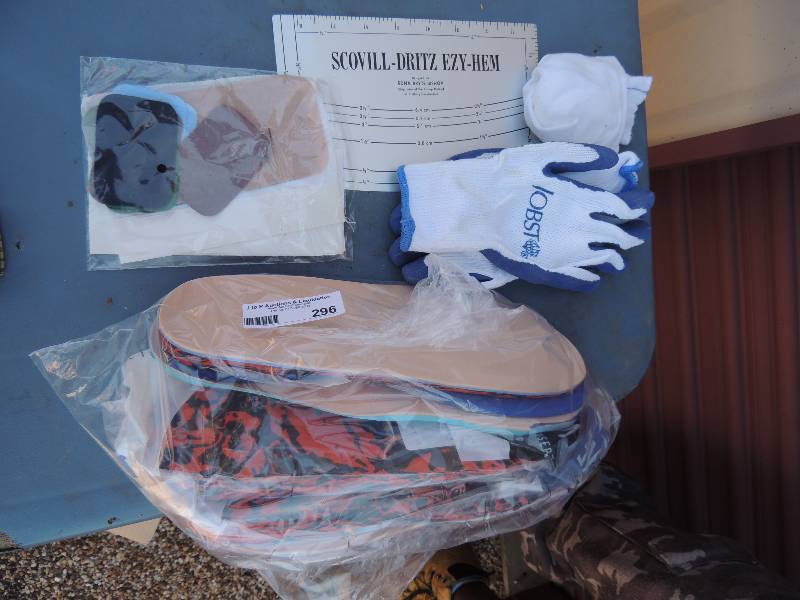 lot 296 image: Padded shoes inserts SEVERAL PAIRS ...