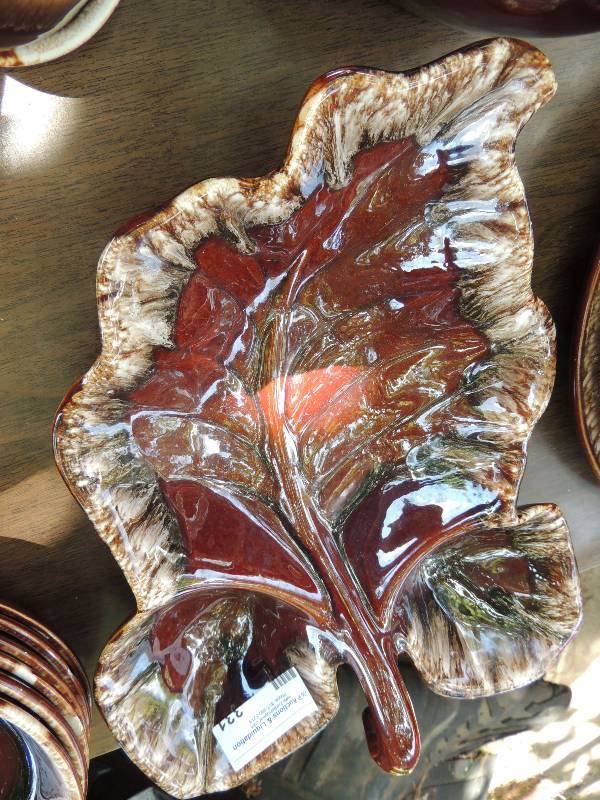 lot 331 image: HULL POTTERY  Brown Drip Glaze-  L...