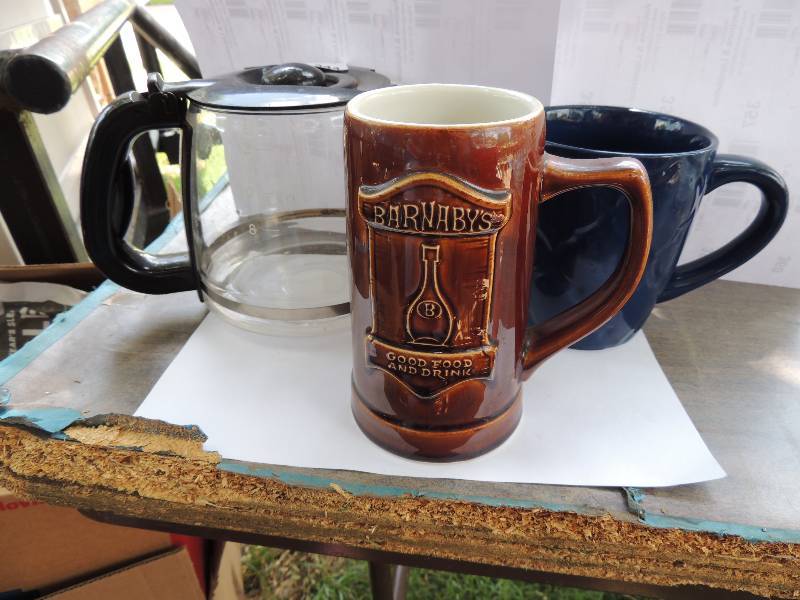 lot 344 image: COFFEE POT,  BLUE  mugs  & HALL BRO...