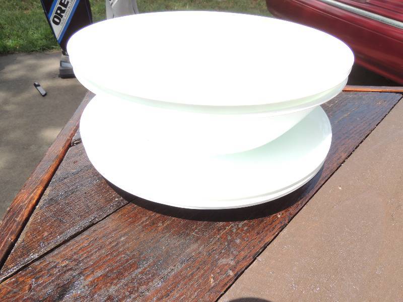 lot 359 image: 3 white glass bowls and 4 glass pla...