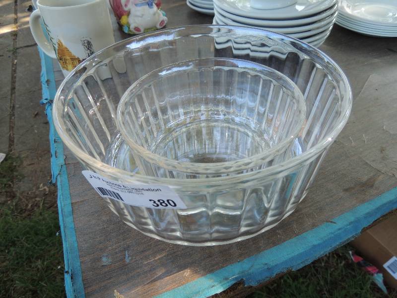lot 380 image: Small 2.1 Glass Bowl made in France...