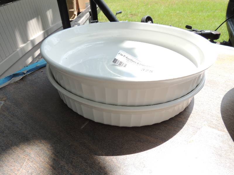lot 375 image: Corning Ware dish 8.5 diameter  QT...