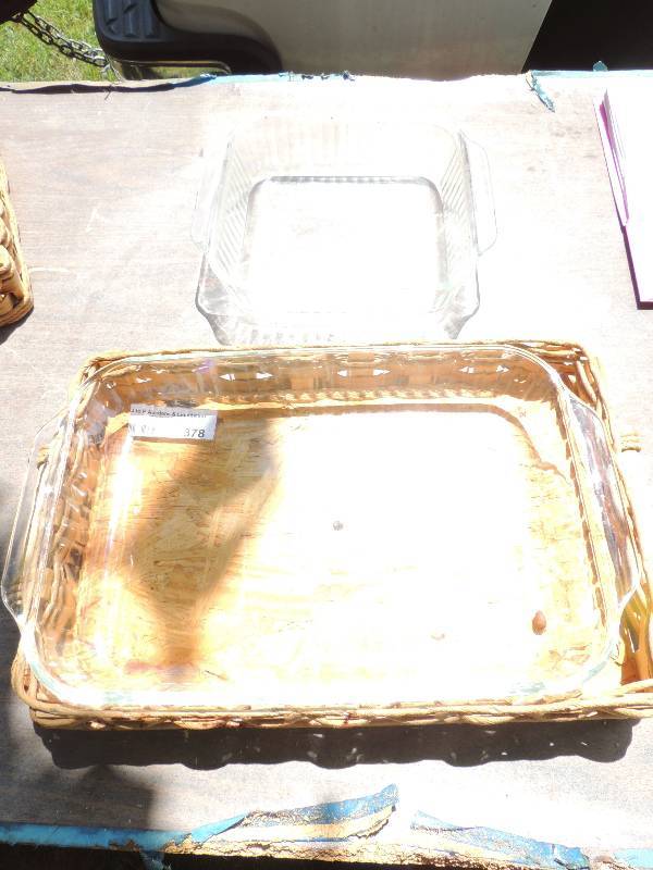 lot 378 image: 2qt Pyrex Casserole Dishes, and 3qt...