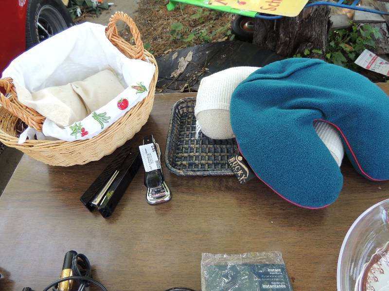lot 392 image: Staplers x2, heating pads, EXPO boa...