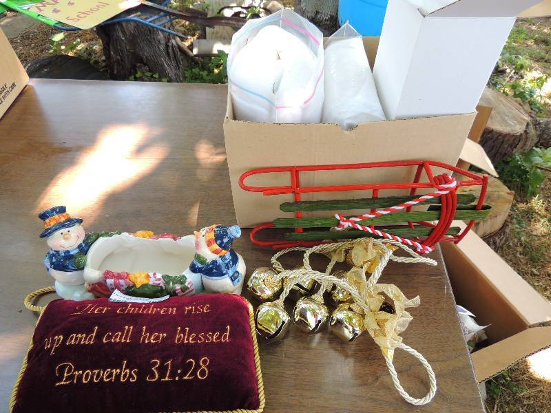 lot 402 image: Christmas Nut Cracker & 2 dolls...