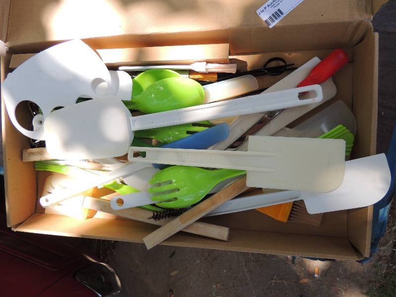 lot 414 image: Plastic serving spoons, rubber mixe...