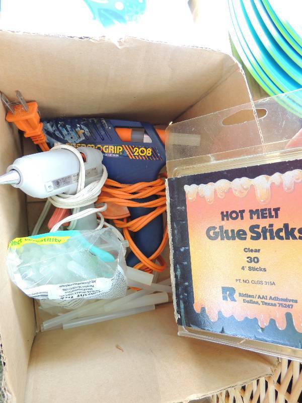 lot 422 image: 2 glue guns and lots of glue sticks...