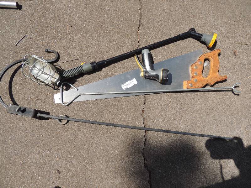 lot 426 image: HAND saw, water hose SPRAYERS, ligh...