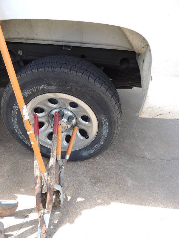 lot 429 image: 2 Hedge Clippers, and yard edger...