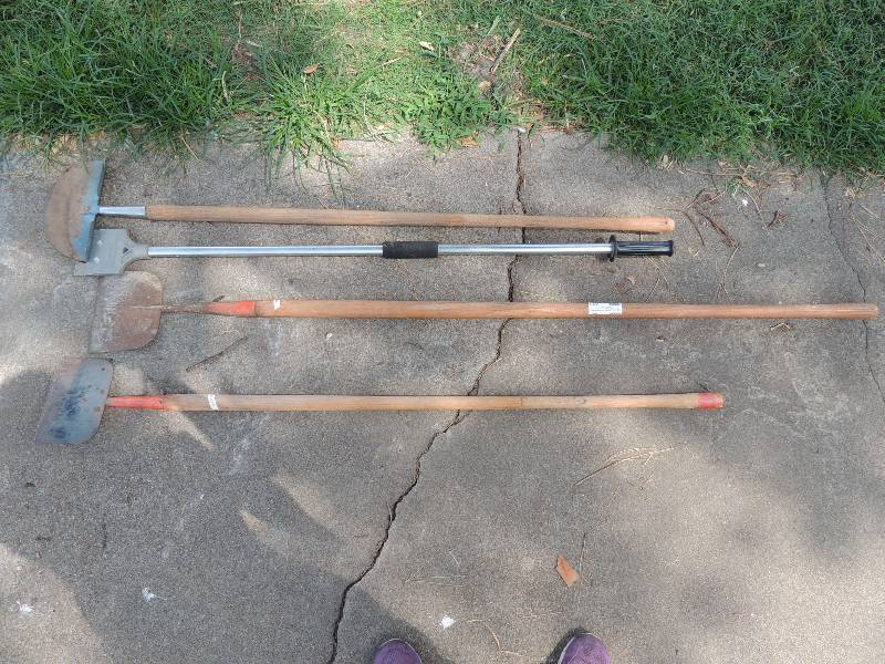 lot 430 image: LARGE PaintFLOOR  scraper and 3 Ga...