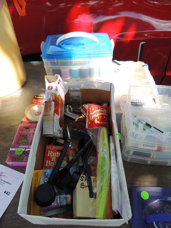 lot 449 image: Assorted crafts, assorted threads, ...