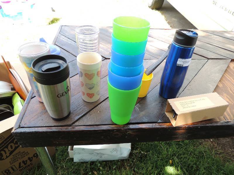 lot 456 image: 6 tumblers, 1 Newby Baby Cup, 6 blu...